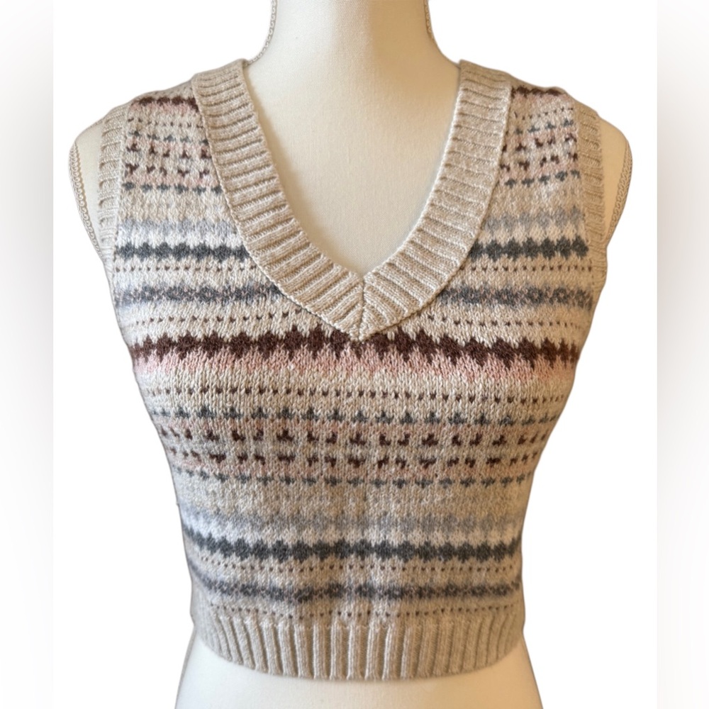 American Eagle cropped sweatervest